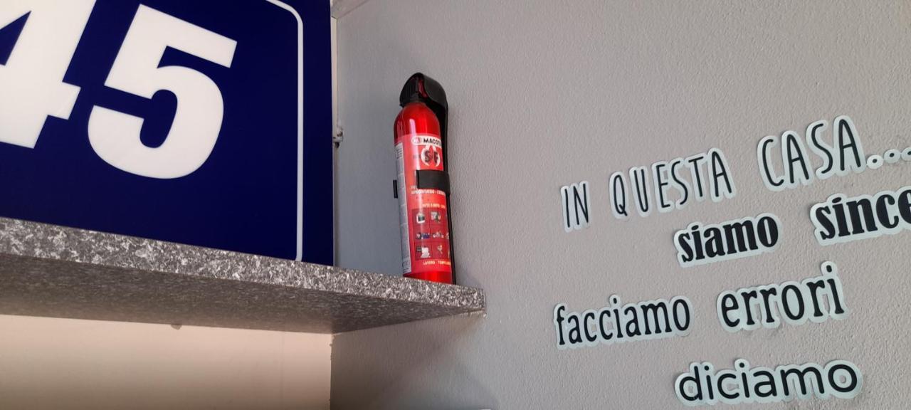 Corte Cavour. Una Mansarda Nel Cuore Della Citta رافيننا المظهر الخارجي الصورة