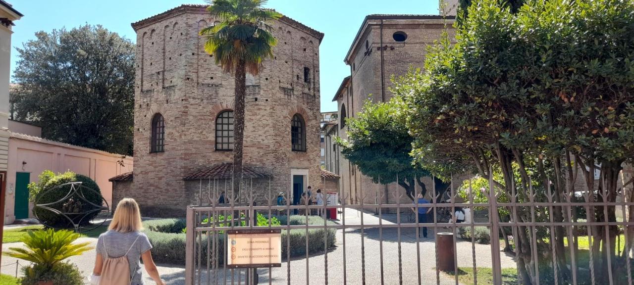 Corte Cavour. Una Mansarda Nel Cuore Della Citta رافيننا المظهر الخارجي الصورة